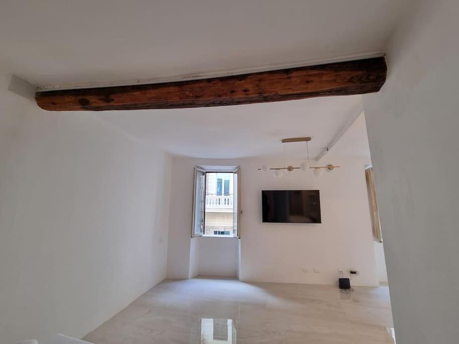 The Heritage- At Trevi Fountain- Apartment